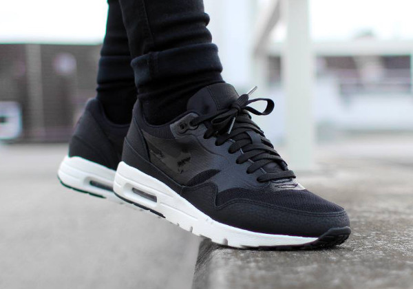 Air max 1 ultra 2024 essential noir et blanc