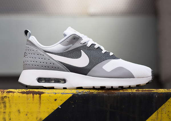 Nike air max tavas white and grey online