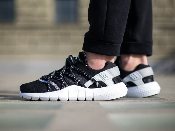 Huarache nm shop black white