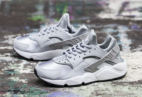 Huarache grise on sale et blanche