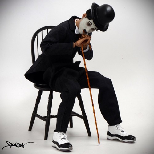 Charlie Chaplin en Air Jordan 11 Concord