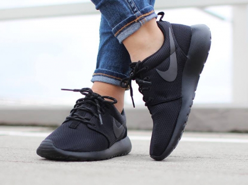 triple black roshe run