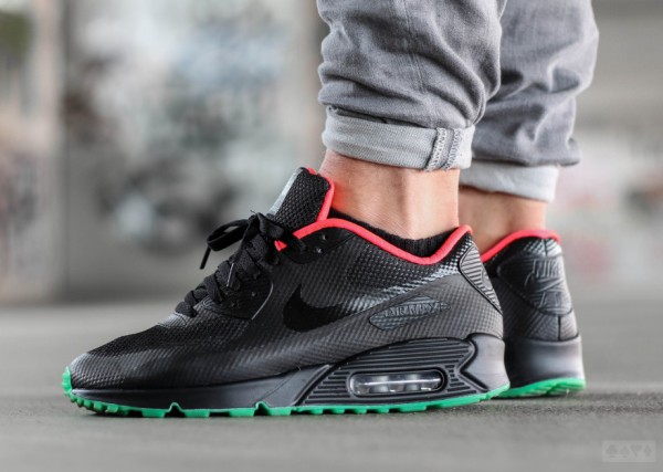 nike air max 90 hyperfuse black and red