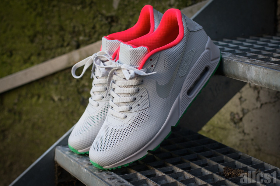 nike air max hyperfuse x yeezy red