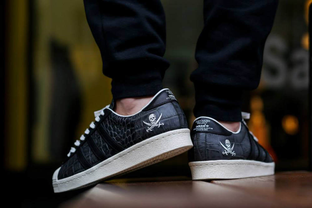 energie na school lastig Adidas Superstar 'Crocodile Leather' x Neighborhood