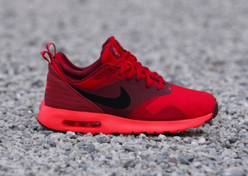 nike air tavas red