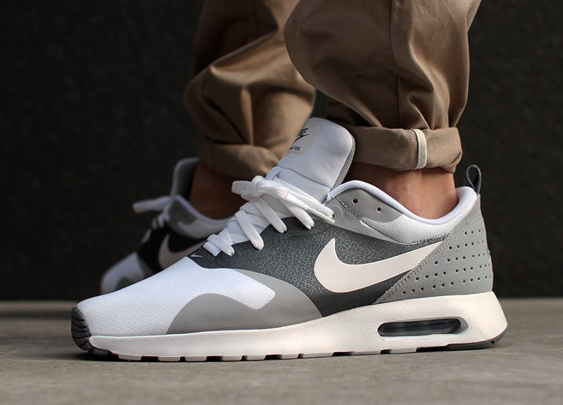 nike air tavas grey