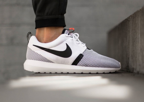 nike roshe run breeze white black