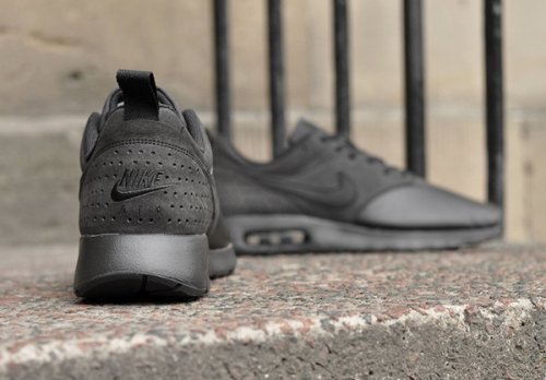 air max tavas triple black