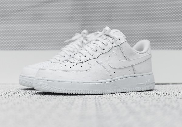 chaussure Nike Air Force 1 '07 LV8 Triple White (5)