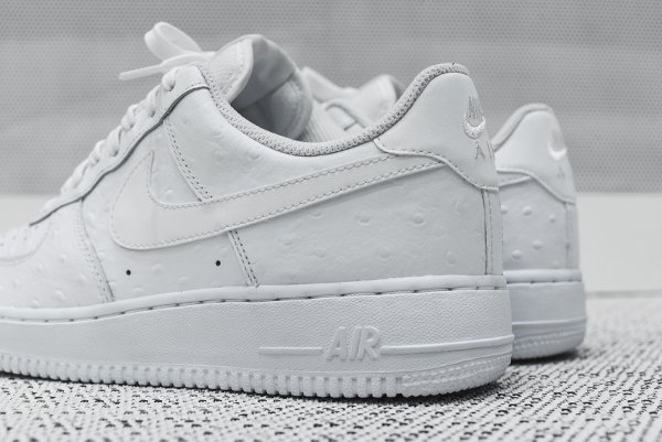 chaussure Nike Air Force 1 '07 LV8 Triple White (6)