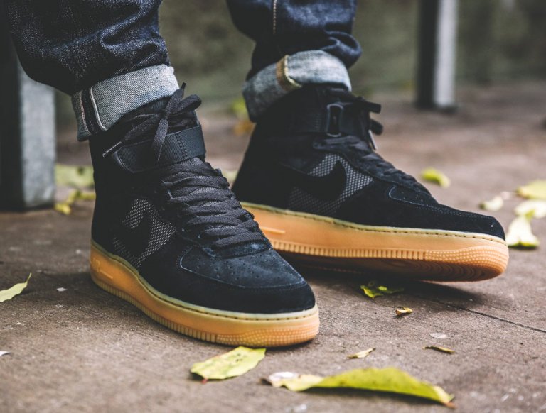 mens nike air force 1 black gum sole