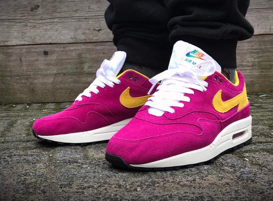 air max dynamic berry with A Reserve 