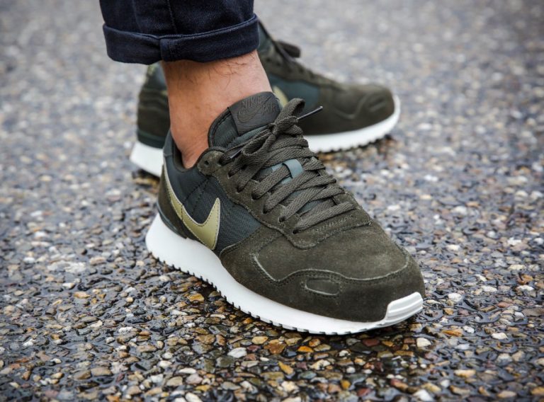 Chaussure Nike Air Vortex Leather Homme Sequoia Neutral Olive on feet