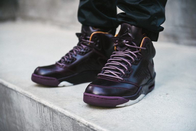 avis chaussure Air Jordan 5 V Premium Bordeaux Red Wine (Take Flight) on feet