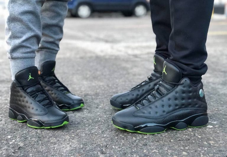 Air Jordan 13 XIII Retro Black Altitude Green 2017 (cuir noir, Jumpman vert fluo)