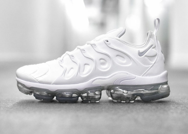 Nike vapormax plus blanche on sale