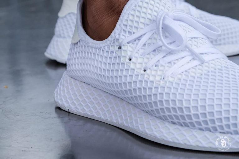 adidas deerupt runner triple white