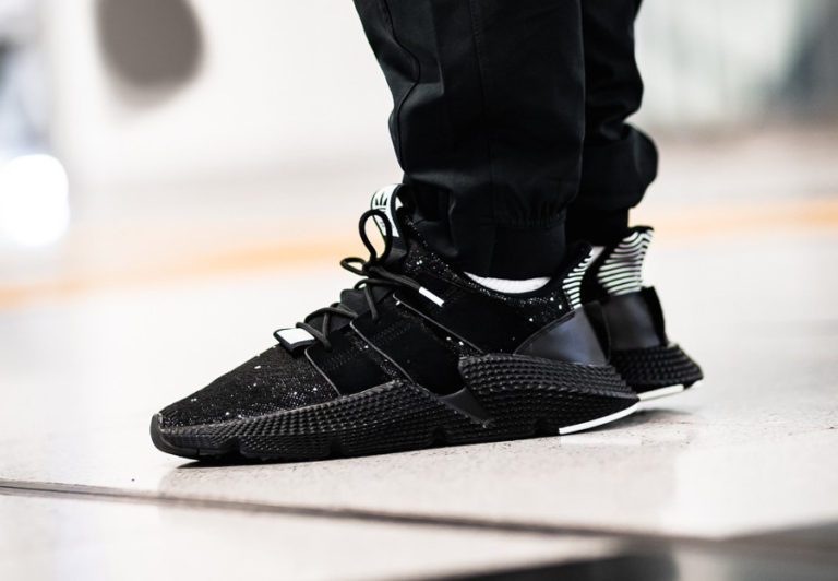 basket-adidas-originals-prophere-knit-noire-core-black-white-on-feet-B22681 (4)