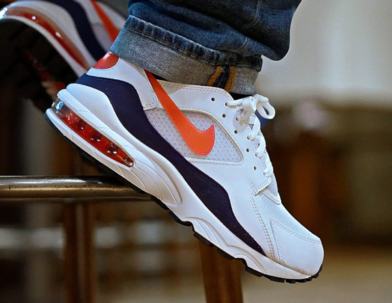 Chaussure Nike Air Max 93 OG Habanero Flame Red on feet