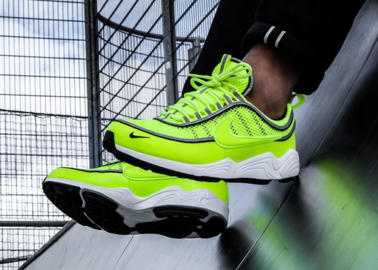 Chaussure Nike Air Spiridon '16 Fluo Volt (bandes réfléchissantes) on feet