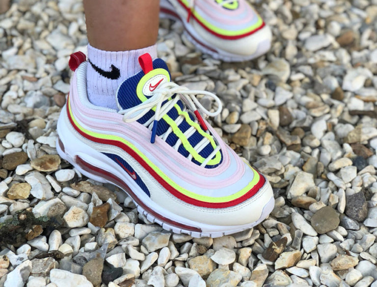 Nike Wmns Air Max 97 SE Corduroy Rainbow on foot couv)