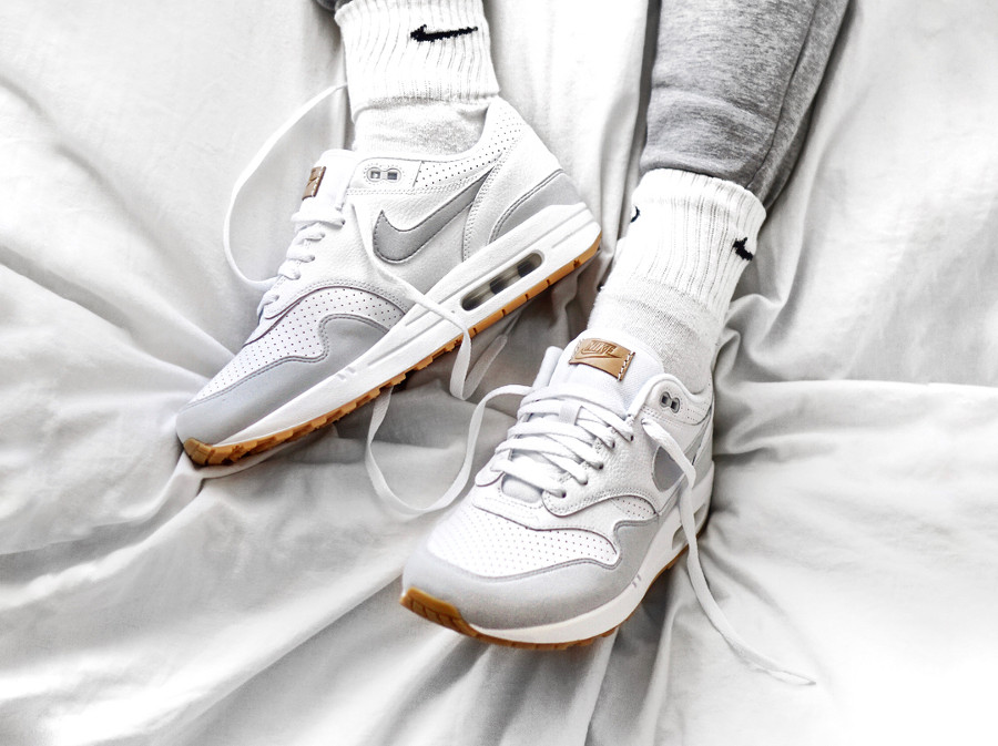 nike air max with gum sole