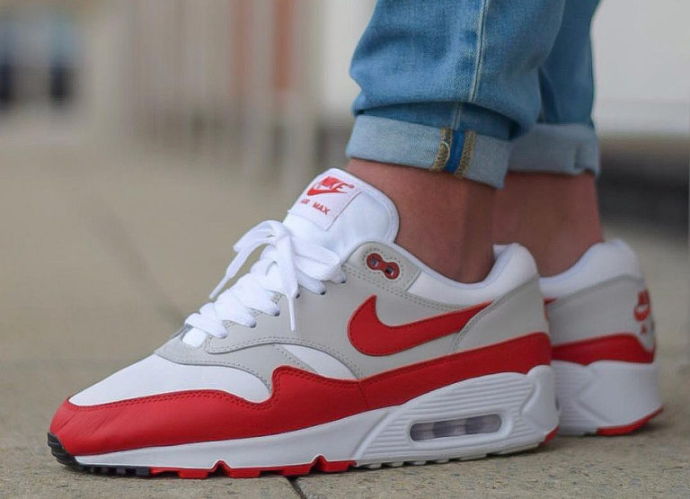 chaussure-nike-air-max-90-1-hybrid-og-red-on-feet (1)