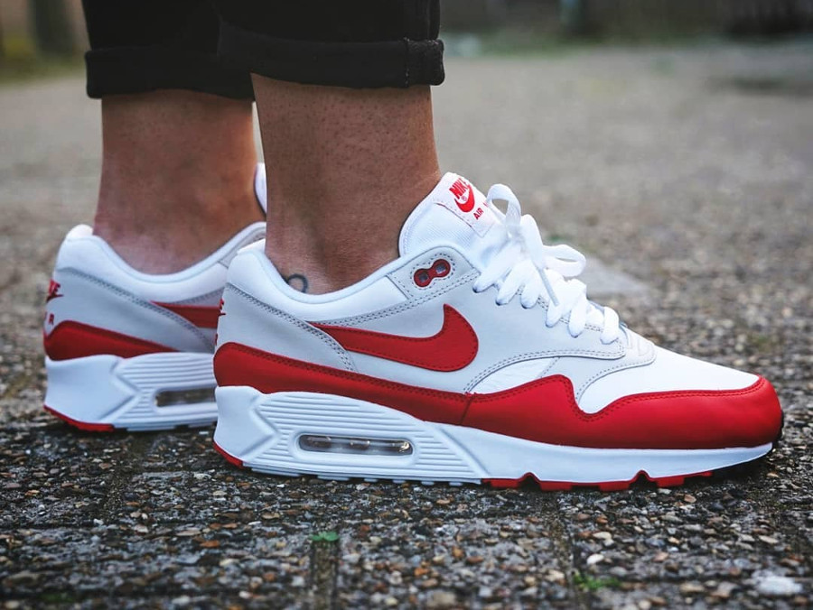 air max 90 university red on feet