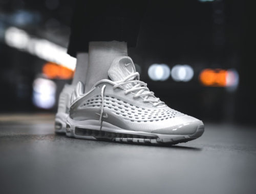 Que Vaut La Nike Air Max Deluxe Blanche Triple White Pure Platinum