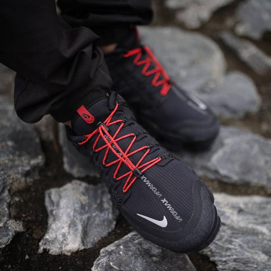 nike air vapormax run utility red laces