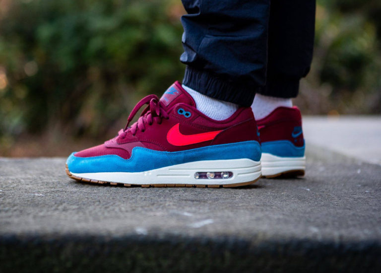 Nike Air Max 1 'Teal Burgundy' Red Orbit Green Abyss on feet