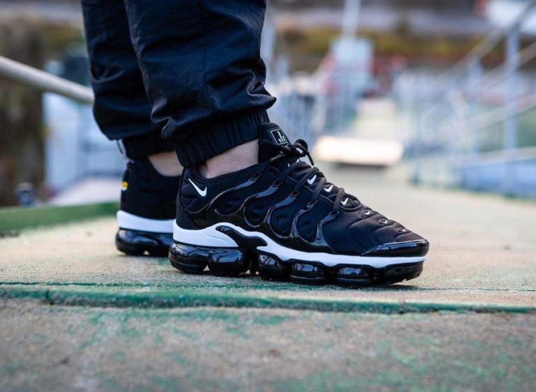 tn vapormax black and white