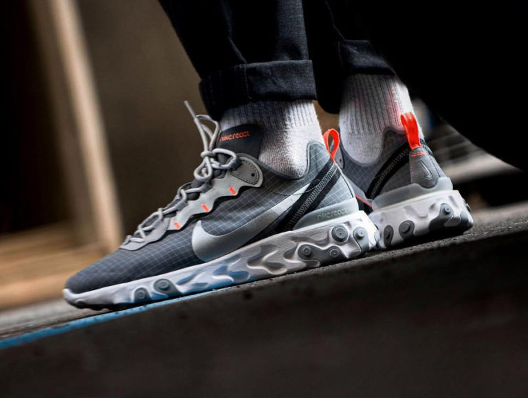 Nike React Element 55 grise avec un grillage blanc (3-1)