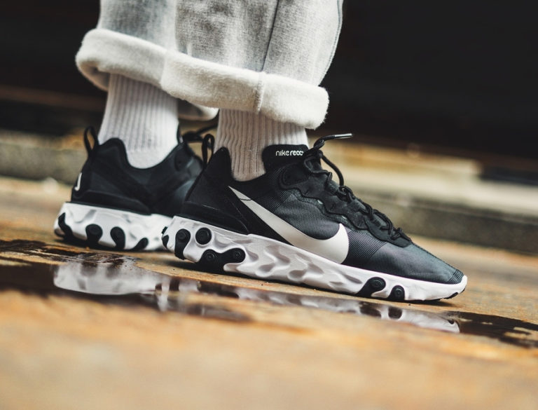 Nike React Element 55 Black White aux pieds (3)