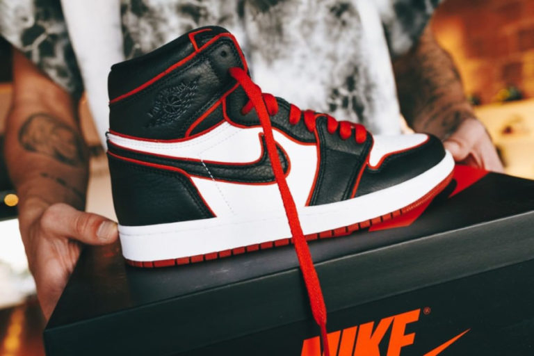 Air Jordan 1 Bloodline Bred Chicago (Black Friday)