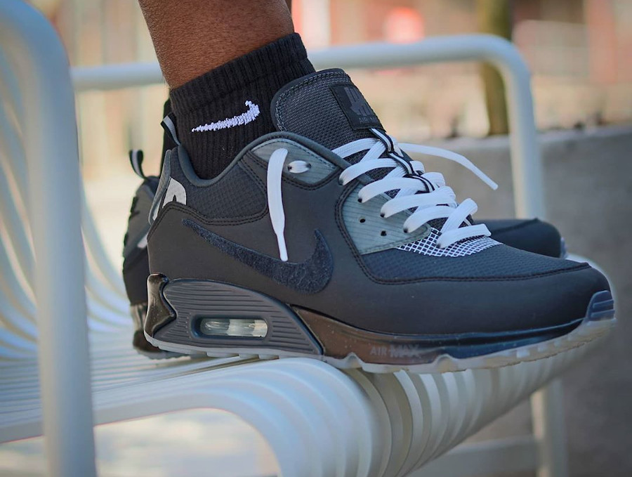 nike air max 90 x undefeated black