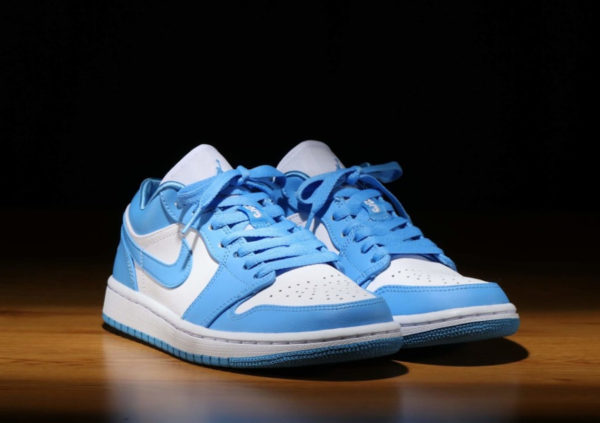 Que vaut la Wmns Air Jordan 1 Low UNC University Blue AO9944-441