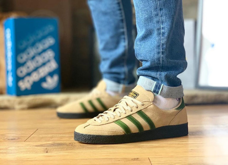 Adidas Lotherton beige et verte on feet (2)