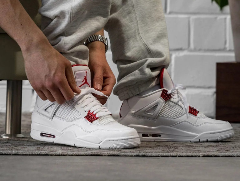 CT8527 112 que vaut la Air Jordan 4 Retro White Red Metallic Pack