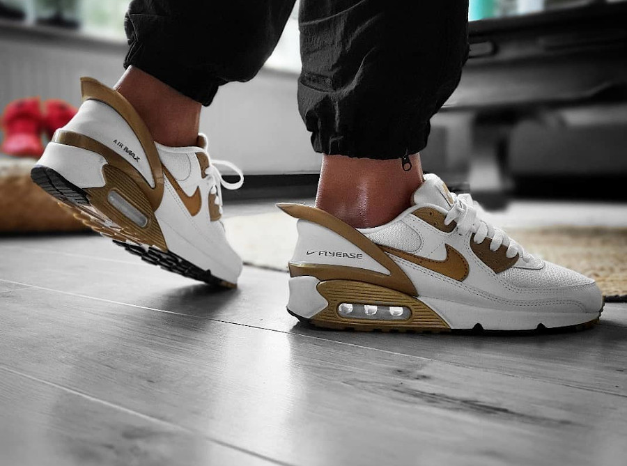 nike air max 90 flyease white and gold