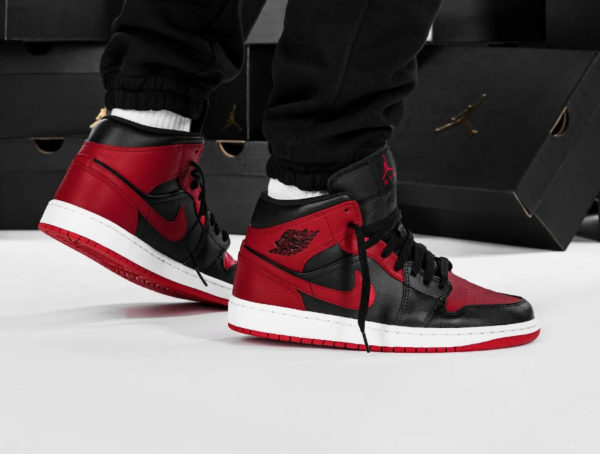 2020 air jordan 1 mid banned