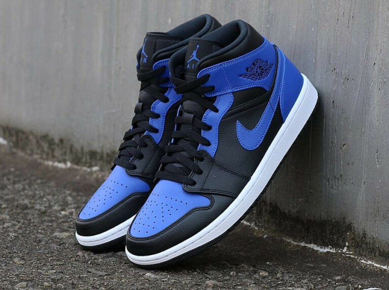 554724 077 Que Vaut La Aj1 Mid Tumbled Leather Black Hyper Royal