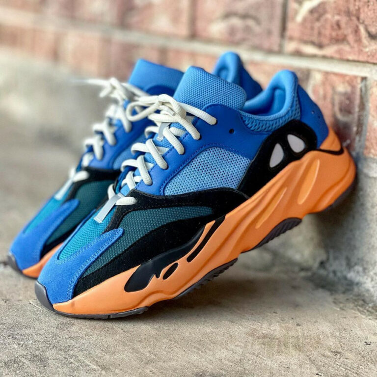 yeezy bleu 700