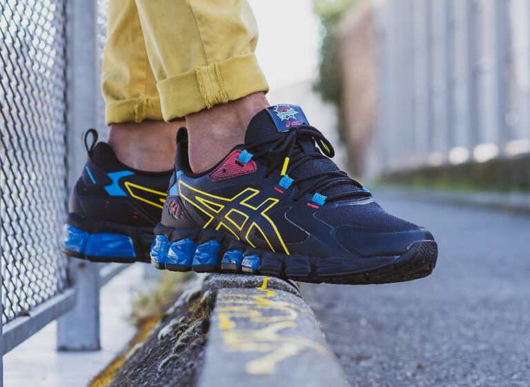 Asics Gel Quantum 180 noire bleu et jaune on feet (3)