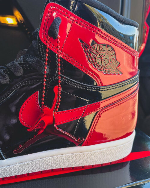 Air Jordan 1 Hi en cuir vernis rouge et noir 3 500x625.jpg