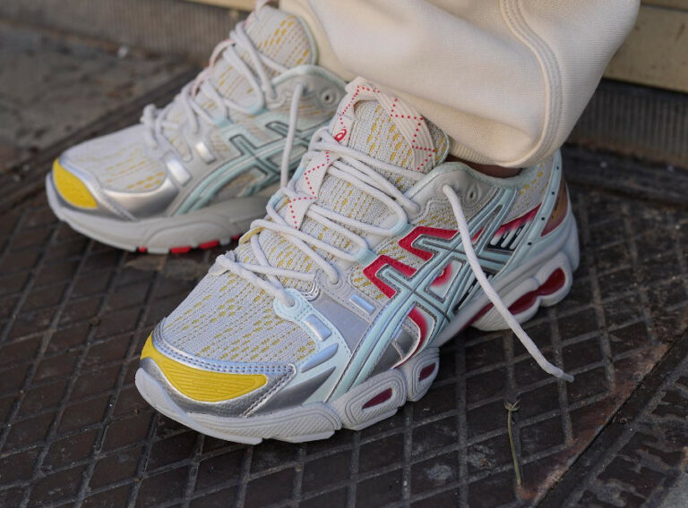 Asics UB5-S Gel Nimbus multicolore on feet (2)