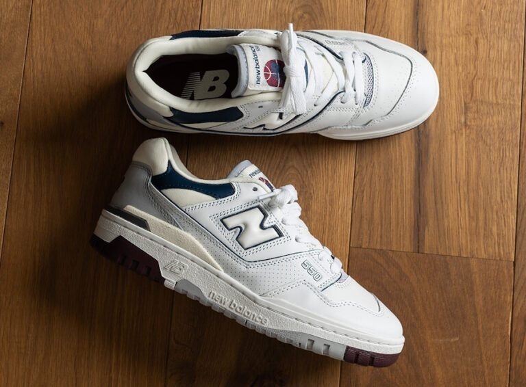 New Balance 550 blanche bleu marine et violette (2)