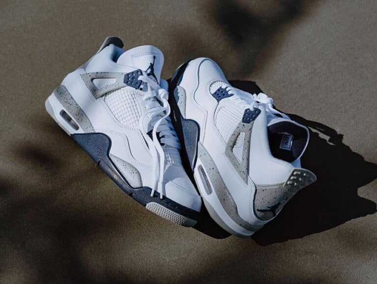 Air Jordan 4 blanche et bleu foncé 2022 (1)