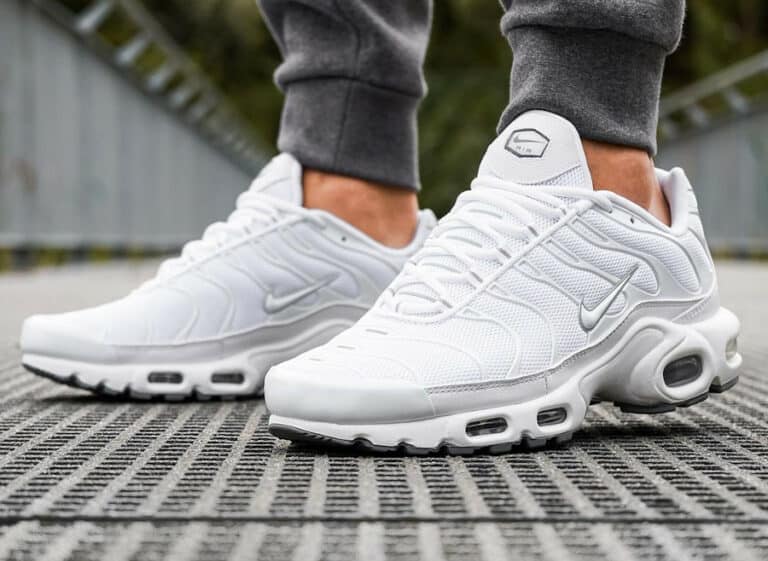 Nike Air Max Plus toute blanche 2023 on feet (2)